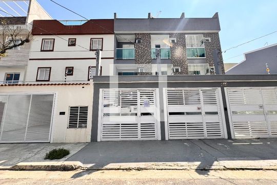 Fachada + plaquinha  de casa à venda com 2 quartos, 150m² em Vila Santa Teresa, Santo André