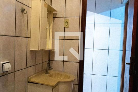 Banheiro/Studio de casa para alugar com 1 quarto, 41m² em Jardim Adriana, Guarulhos