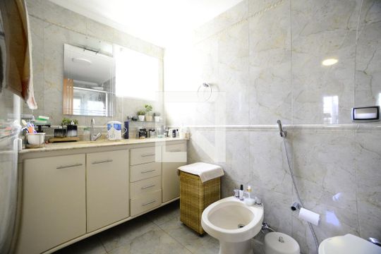 Suíte/Banheiro de apartamento à venda com 3 quartos, 110m² em Vila Mariana, São Paulo