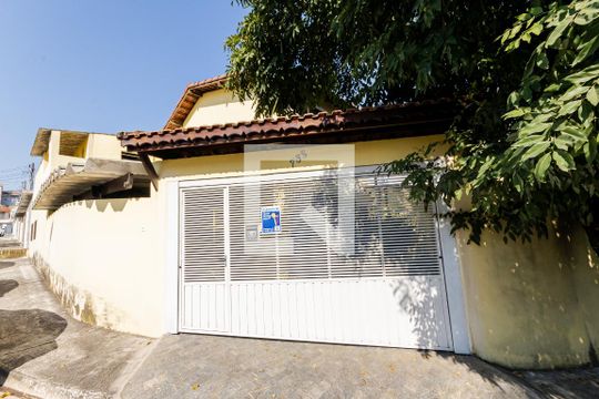 Fachada de casa à venda com 3 quartos, 169m² em Vila Camilópolis, Santo André