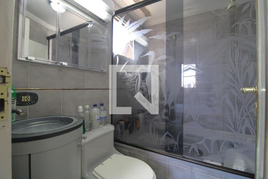 Banheiro da suíte de apartamento à venda com 2 quartos, 55m² em Vila Constança, São Paulo