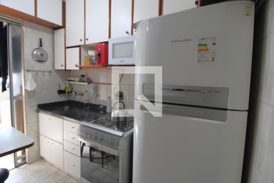 Cozinha de apartamento à venda com 2 quartos, 55m² em Vila Constança, São Paulo