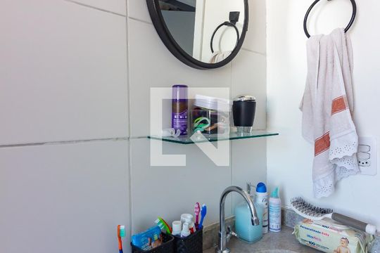 Banheiro de apartamento à venda com 2 quartos, 50m² em Presidente Altino, Osasco