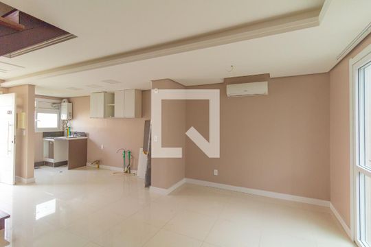 Sala de casa de condomínio para alugar com 2 quartos, 80m² em Centro, Canoas