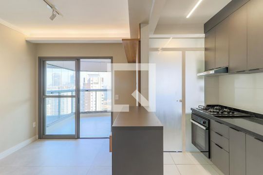 Cozinha de apartamento para alugar com 1 quarto, 50m² em Santo Amaro, São Paulo