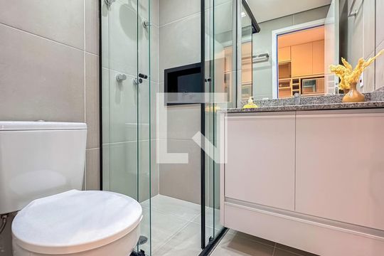 Banheiro de kitnet/studio à venda com 1 quarto, 32m² em Vila Mariana, São Paulo