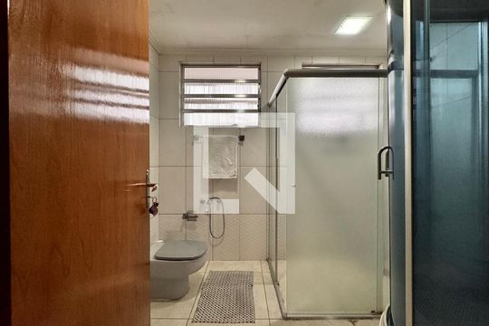 Banheiro de apartamento à venda com 3 quartos, 140m² em Jardim, Santo André