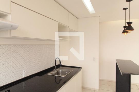 Cozinha e Área de Serviço de apartamento para alugar com 2 quartos, 49m² em Mantiqueira, Belo Horizonte