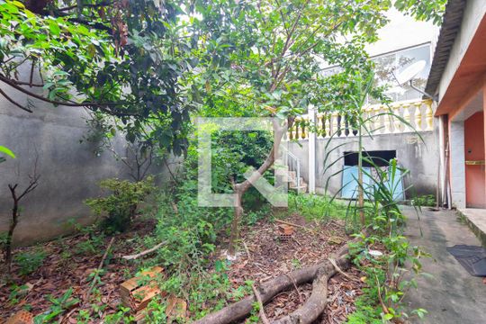 Quintal de casa à venda com 3 quartos, 250m² em Jardim Marabá, São Paulo