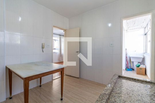 Cozinha de apartamento para alugar com 2 quartos, 76m² em Perdizes, São Paulo