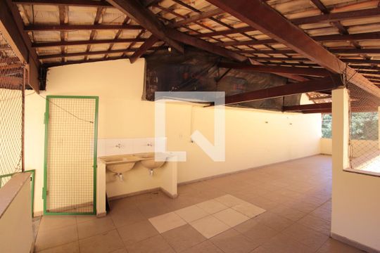 Área de Serviço de casa para alugar com 2 quartos, 60m² em Katia , Belo Horizonte
