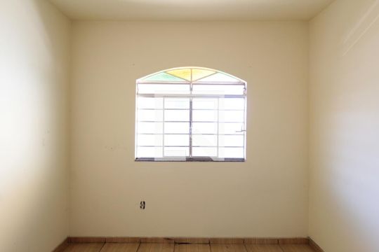 Quarto 2 de casa para alugar com 2 quartos, 60m² em Katia , Belo Horizonte
