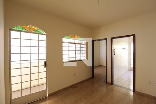 Casa para alugar com 2 quartos, 60m² em Katia , Belo Horizonte