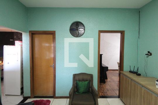 Hall dos Quartos de casa à venda com 3 quartos, 360m² em Providência, Belo Horizonte