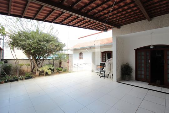 Garagem de casa à venda com 3 quartos, 360m² em Providência, Belo Horizonte