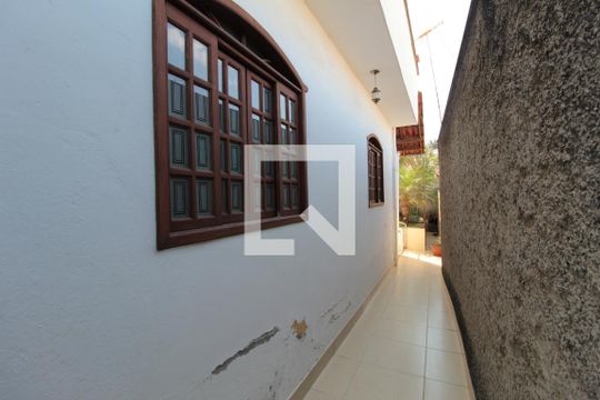 Corredor de casa à venda com 3 quartos, 360m² em Providência, Belo Horizonte
