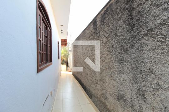 Corredor de casa à venda com 3 quartos, 360m² em Providência, Belo Horizonte