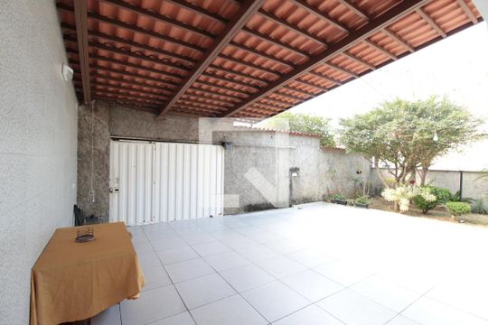 Garagem de casa à venda com 3 quartos, 360m² em Providência, Belo Horizonte