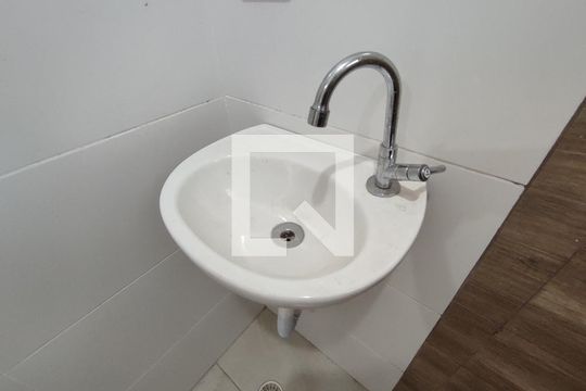 Banheiro Studio  de kitnet/studio para alugar com 1 quarto, 22m² em Vila Paulistania, São Paulo