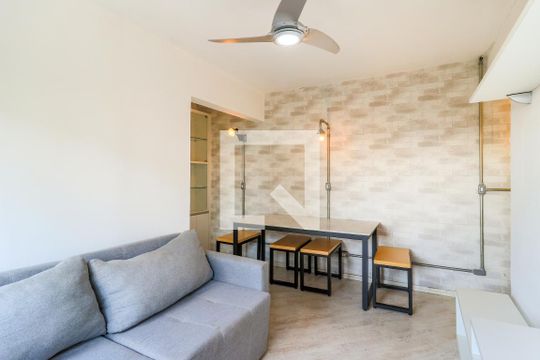 Sala de apartamento para alugar com 1 quarto, 45m² em Santo Amaro, São Paulo
