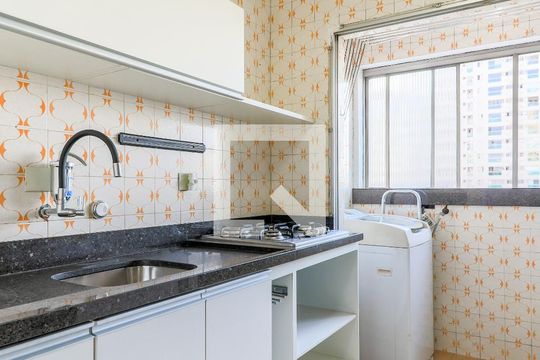 Cozinha de apartamento para alugar com 1 quarto, 45m² em Santo Amaro, São Paulo