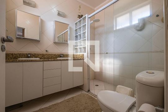 Banheiro Suíte 1 de casa à venda com 4 quartos, 360m² em Jardim das Bandeiras, São Paulo