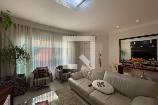 Sala de casa à venda com 4 quartos, 203m² em Vila São Geraldo, São Paulo