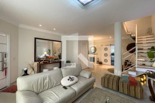 Sala de casa à venda com 4 quartos, 203m² em Vila São Geraldo, São Paulo