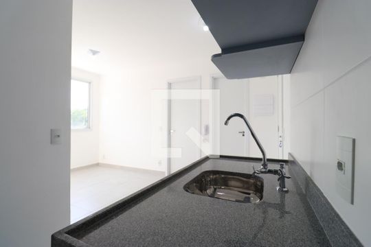 Cozinha de apartamento para alugar com 2 quartos, 34m² em Lapa de Baixo, São Paulo