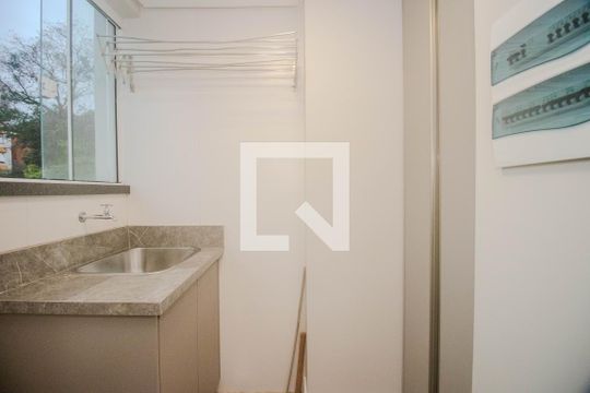 Cozinha e Área de Serviço de apartamento para alugar com 2 quartos, 64m² em Higienópolis, Porto Alegre