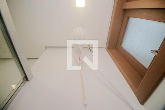 Banheiro de apartamento para alugar com 2 quartos, 64m² em Higienópolis, Porto Alegre