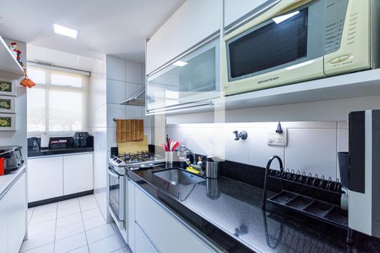 Cozinha de apartamento à venda com 2 quartos, 81m² em Pe Pequeno, Niterói