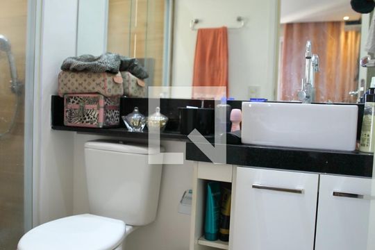 Banheiro de apartamento à venda com 2 quartos, 54m² em Jardim Olavo Bilac, São Bernardo do Campo