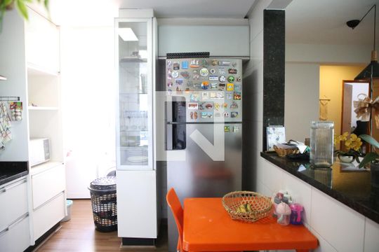 Cozinha de apartamento para alugar com 3 quartos, 96m² em Parque Amazônia, Goiânia