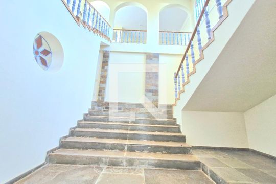 Escada de casa à venda com 7 quartos, 850m² em VÁRZEA, Lagoa Santa