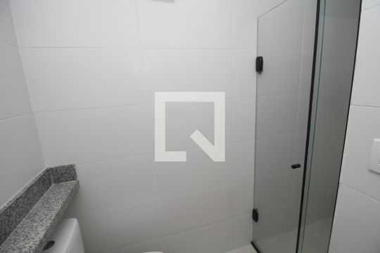 Banheiro de kitnet/studio para alugar com 1 quarto, 20m² em Vila Gomes Cardim, São Paulo