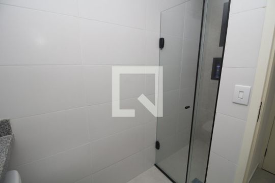 Banheiro de kitnet/studio para alugar com 1 quarto, 20m² em Vila Gomes Cardim, São Paulo
