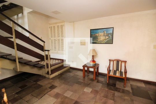 Hall de entrada de apartamento à venda com 2 quartos, 100m² em Menino Deus, Porto Alegre