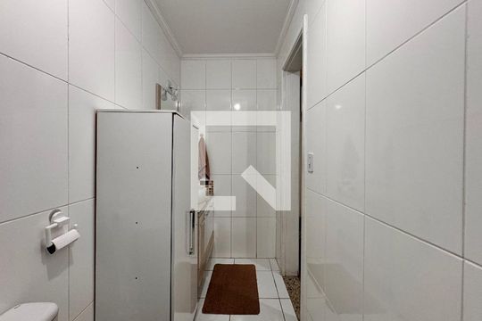 Banheiro da Suíte de apartamento à venda com 2 quartos, 58m² em Vila Curuçá, Santo André
