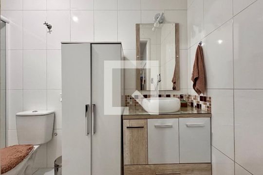 Banheiro da Suíte de apartamento à venda com 2 quartos, 58m² em Vila Curuçá, Santo André