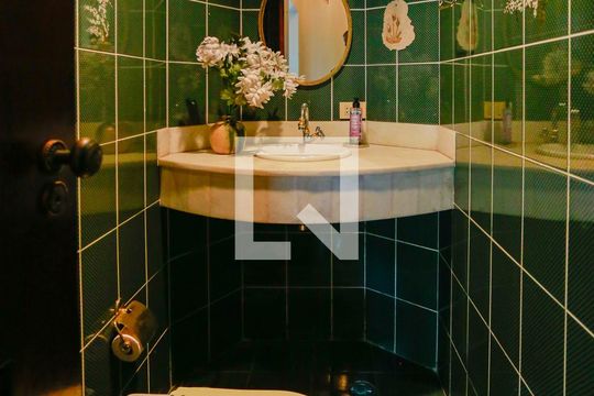 lavabo de casa de condomínio à venda com 4 quartos, 300m² em Jardim Olympia, São Paulo