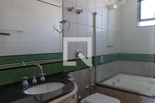 Banheiro da Suíte 1 de apartamento à venda com 4 quartos, 270m² em Barreiro, Belo Horizonte