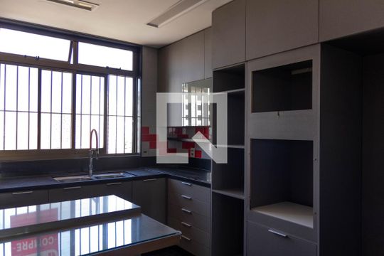 Cozinha de apartamento à venda com 4 quartos, 270m² em Barreiro, Belo Horizonte