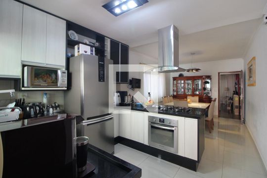 Cozinha de casa à venda com 3 quartos, 250m² em Jardim Marcel, São Paulo