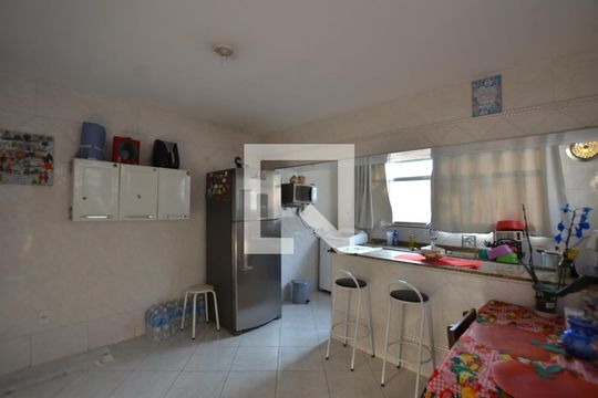 Cozinha de casa à venda com 7 quartos, 643m² em Irajá, Rio de Janeiro