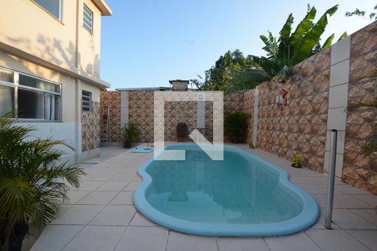 Piscina de casa à venda com 7 quartos, 643m² em Irajá, Rio de Janeiro