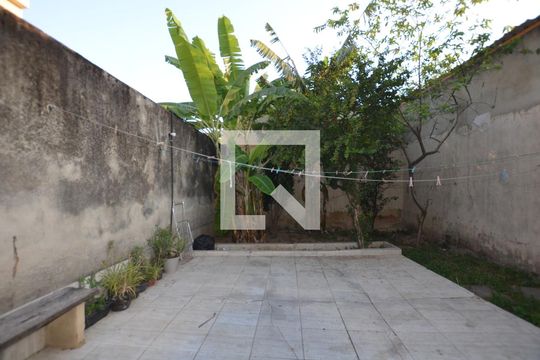 Quintal de casa à venda com 7 quartos, 643m² em Irajá, Rio de Janeiro
