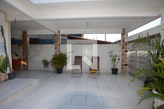 Garagem de casa à venda com 7 quartos, 643m² em Irajá, Rio de Janeiro