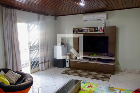 Sala de TV de casa à venda com 3 quartos, 222m² em Conj Res Morro Farol, Osasco