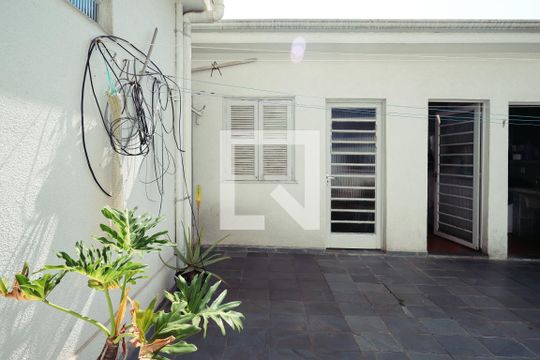 Quintal de casa à venda com 3 quartos, 300m² em Aclimação, São Paulo